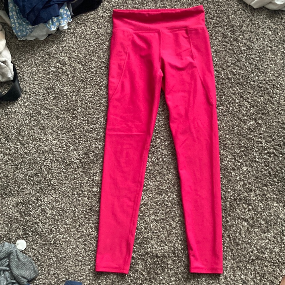 Bright pink leggings, hardly worn.